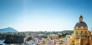 Procidani e “furastieri” di Mimmo Coppola